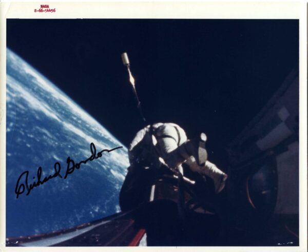 Gemini 11, Richard Gordon, sortie extravéhiculaire (EVA) (S-66-54456)