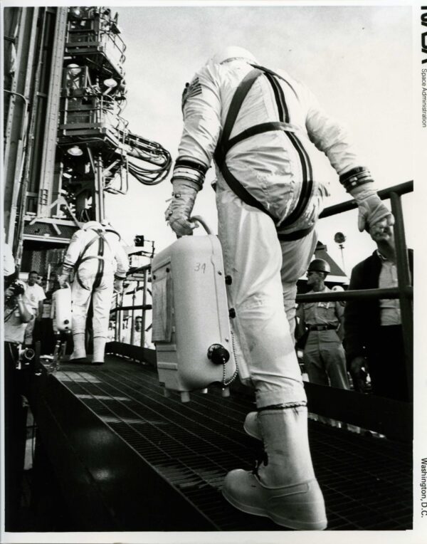 Gemini 6, On the way ! (65-H-1984)