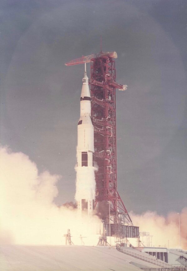 Apollo 11, Lancement de la fusée Saturn V (S-69-39525)