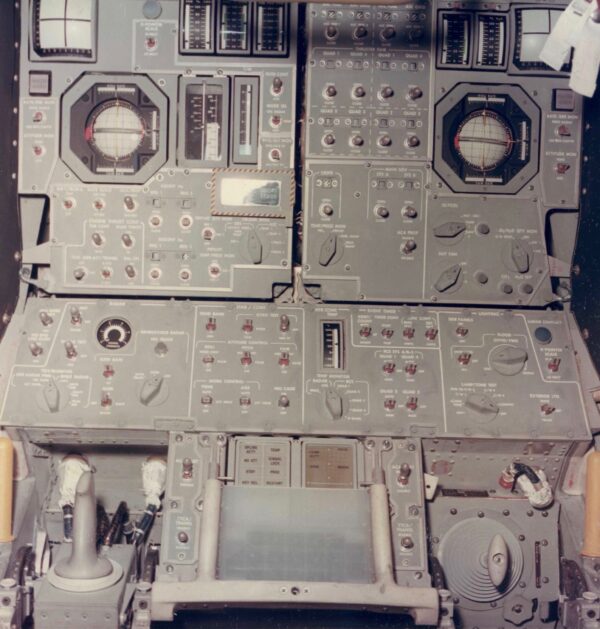 Apollo 11, Intérieur du Module Lunaire (S-68-54214)