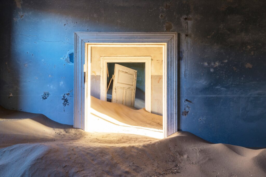 Photographie urbex de la ville abandonnée kolmanskop par le photographe Romain Veillon.